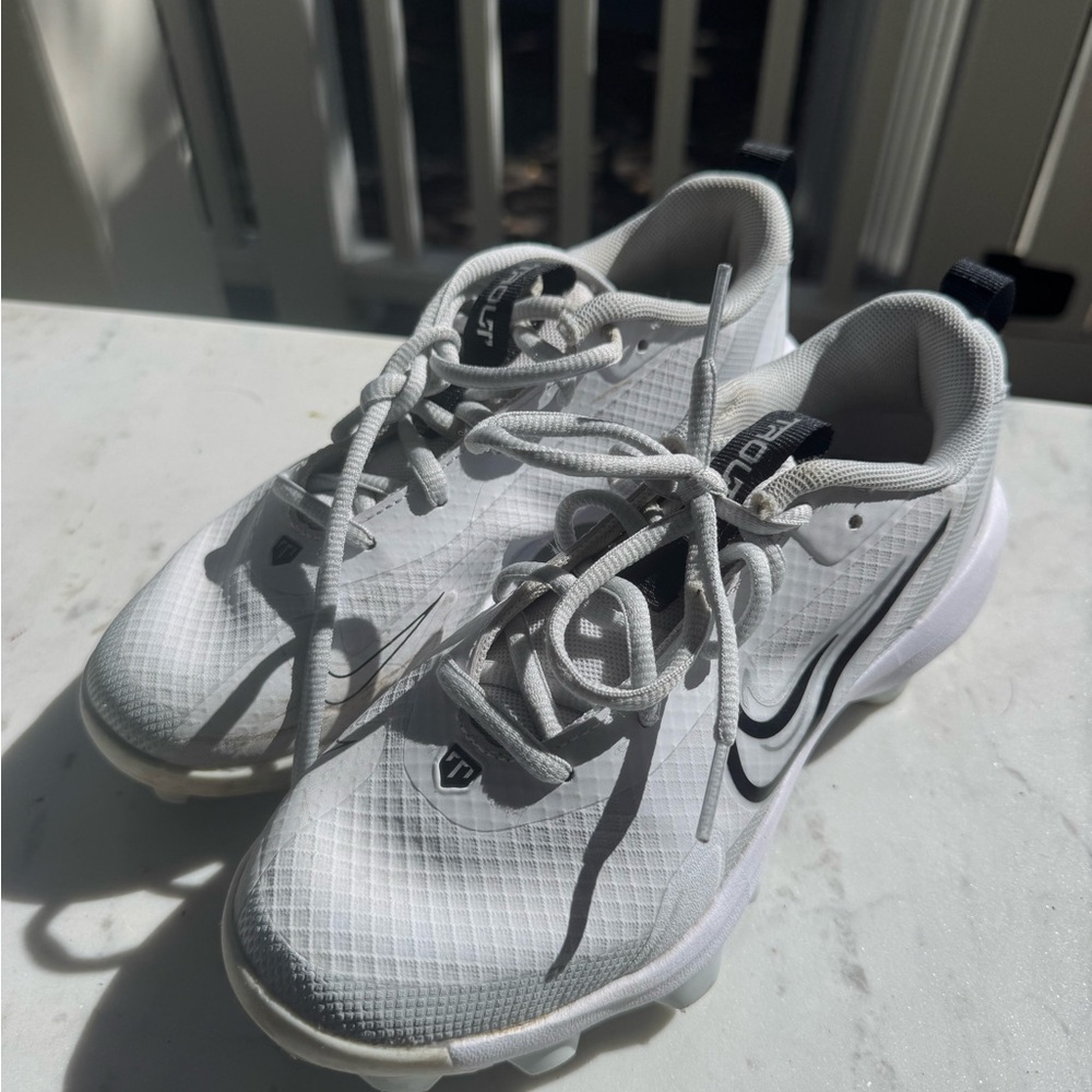 Nike Kids White and Gray Trout Baseball Cleats